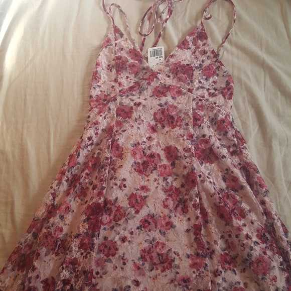 Forever 21 Dresses & Skirts - Lace and floral f21 dress